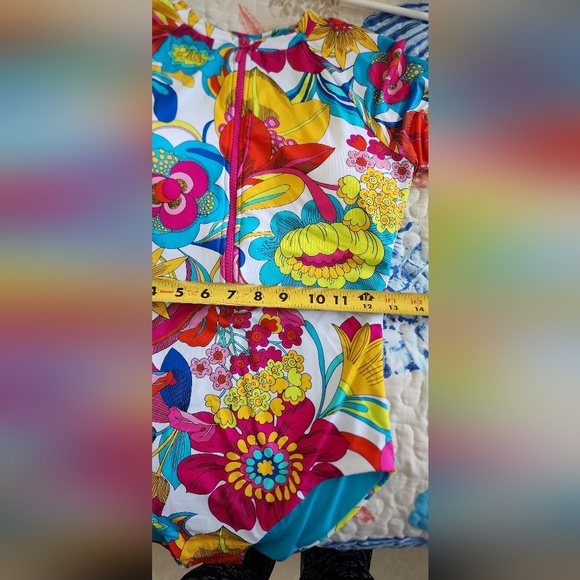 NEW TRINA TURK Swimsuit Sunny Bloom Floral Suit Long Sleeve Rash Guard S - Picture 10 of 11